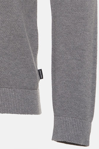 Sweat-shirt gris avec col rond de PREMIUM by JACK & JONES, gros plan du zoom et de la manche avec étiquette.