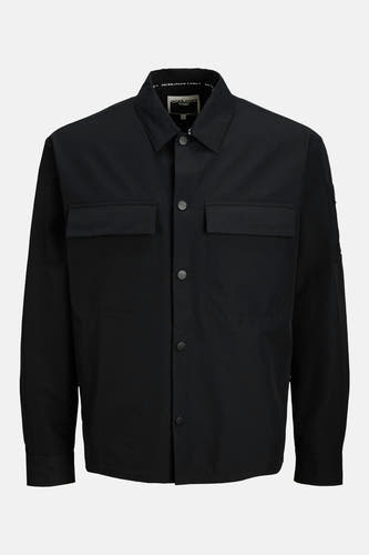 Chemise noire à manches longues de CORE by JACK & JONES, avec poches poitrine et fermeture boutonnée.
