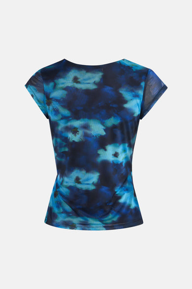 T-shirt bleu de JJXX, avec imprimé floral et manches courtes, sur fond blanc.