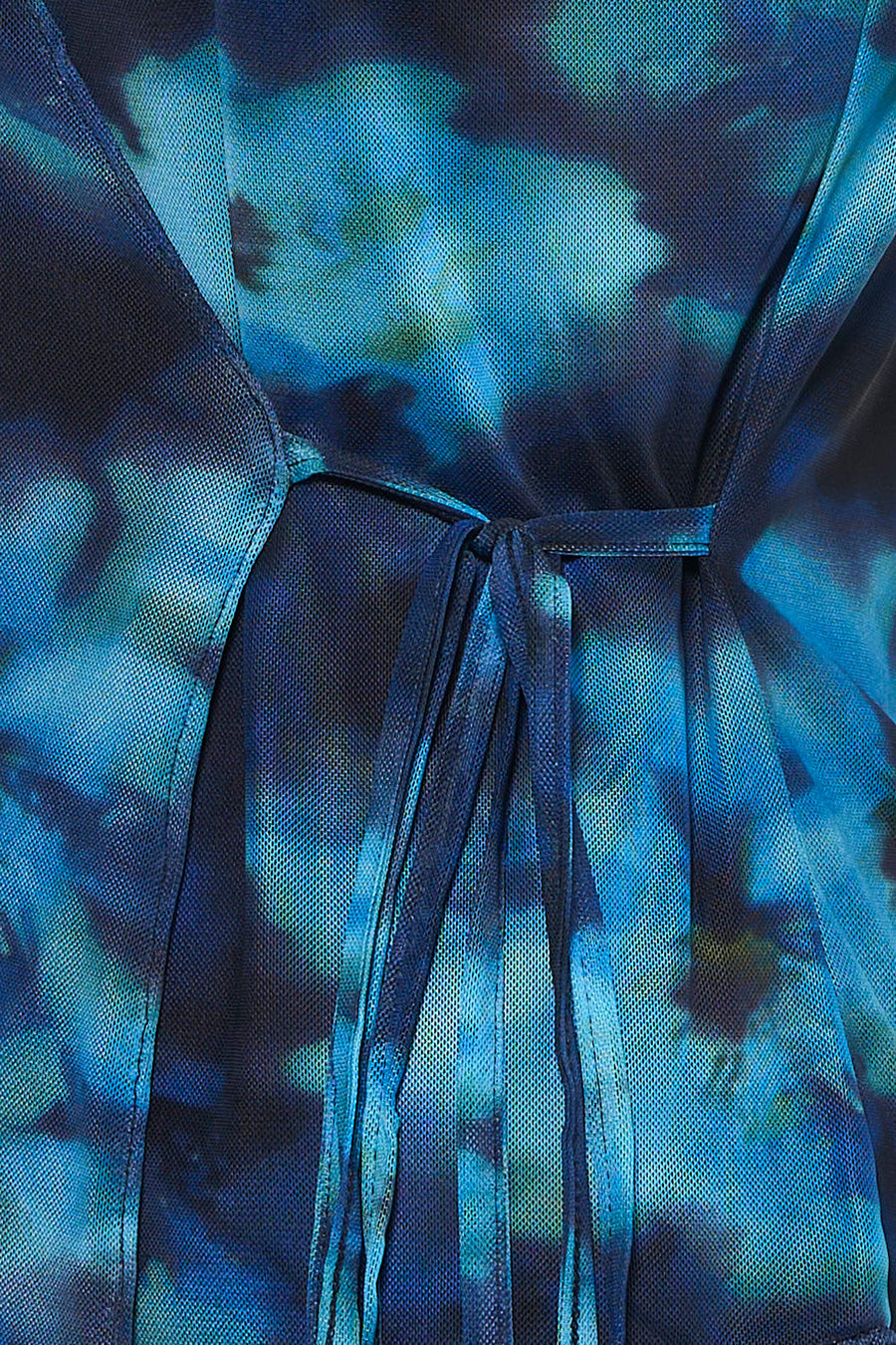 T-shirt bleu de JJXX avec un motif tie-dye et une taille nouée.
