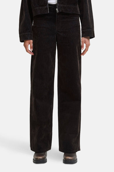 Jean brut de JJXX, avec des jambes larges et une légère usure vintage.