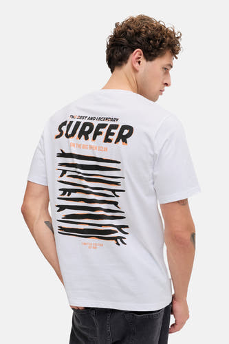 T-shirt blanc JJREBEL, avec imprimé planche de surf noire et accents orange au dos.