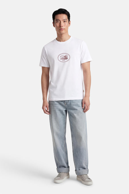 T-shirt blanc à manches courtes de ORIGINALS BY JACK & JONES, avec un imprimé sur la poitrine, à porter avec un jean et des baskets.
