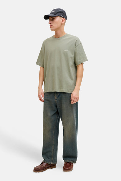 T-shirt vert de ORIGINALS BY JACK & JONES, à manches courtes et avec un léger imprimé texte sur la poitrine.