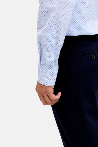 Chemise bleue à manches longues de PREMIUM by JACK & JONES, avec un motif fin et des boutons blancs.