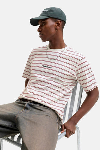 T-shirt à rayures rouges et blanches à manches courtes d'Originals by Jack & Jones, avec un col rond et une chaîne argentée.