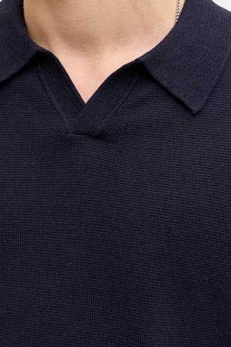 Polo bleu à manches courtes de PREMIUM by JACK & JONES, avec une structure en maille fine et un col polo.
