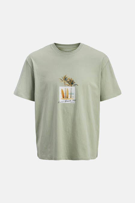 T-shirt vert de mantes courtes manSS BY JACK & J J, avec étiquette marque marque marque la col et et une texture lisse.