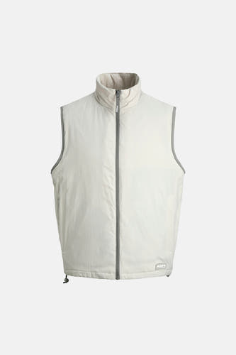Bodywarmer gris de CORE BY JACK & JONES, avec un col montant et une fermeture éclair sur le devant.