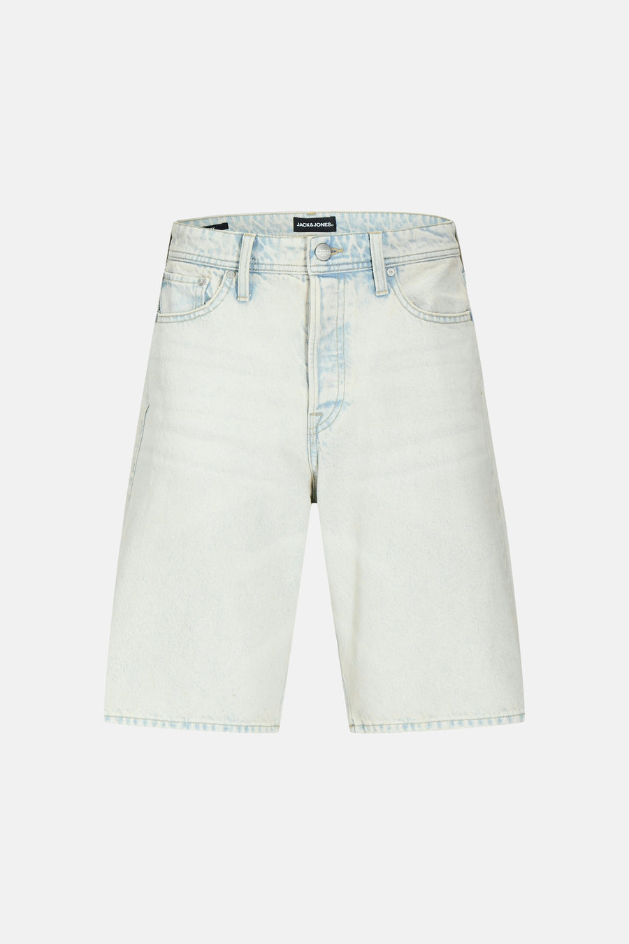 Short en jean bleu clair de JACK & JONES JEANS INTELLIGENCE avec jambes larges, fermeture à boutons et poches, vue de face.