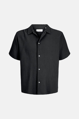 Chemise noire à manches courtes de ORIGINALS BY JACK & JONES, avec une texture froissée et un col ouvert.