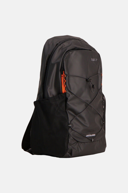 Zwarte rugzak van ACCESSORIES BY JACK & JONES met oranje accenten en gekruiste elastische koorden.