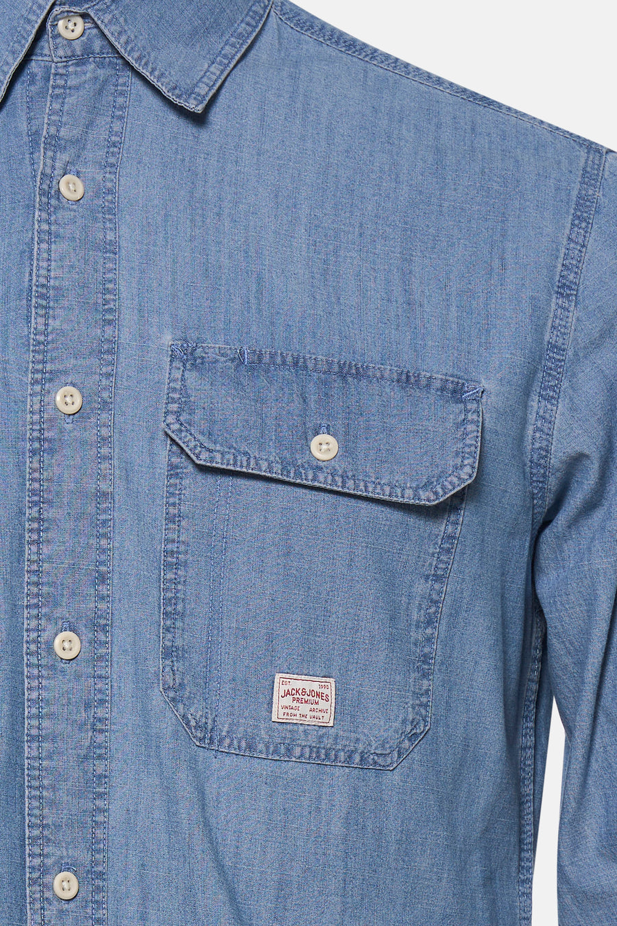 Chemise en jean bleu en denim de PREMIUM BLUE by JACK & JONES, avec poche poitrine et fermeture boutonnée.
