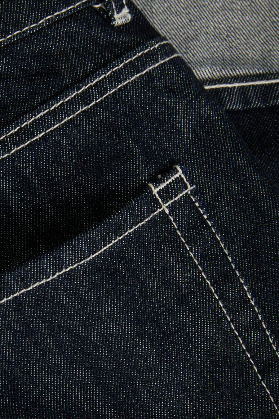 Short en jean bleu foncé de JJXX, avec coutures et détails de poche.