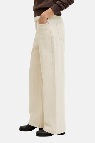 Pantalon écru JJXX à jambes droites et rayures verticales, montré en vue de côté.