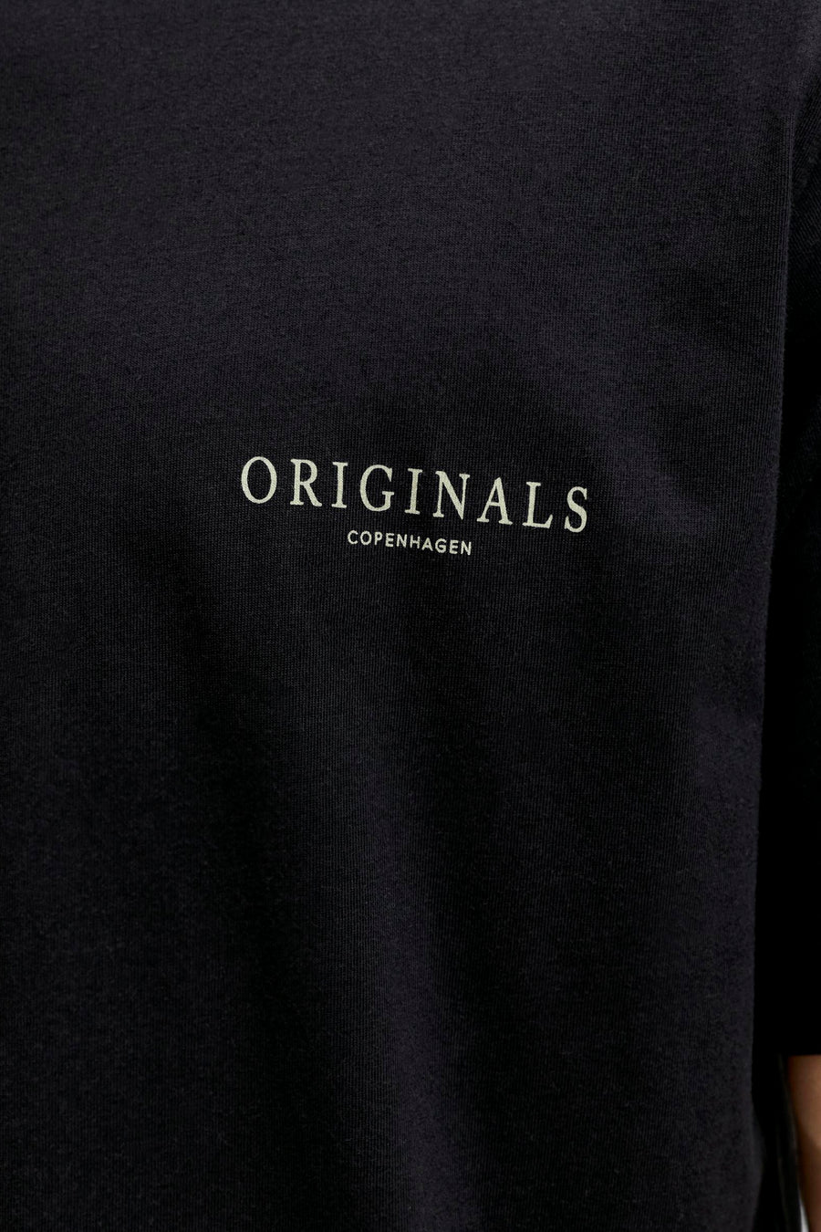T-shirt noir de ORIGINALS BY JACK & JONES avec inscription 'ORIGINALS COPENHAGEN' sur la poitrine.