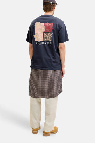 T-shirt bleu à manches courtes, imprimé au dos et coupe décontractée de ORIGINALS BY JACK & JONES.