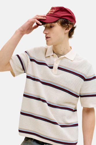 Polo multicolore à manches courtes de ORIGINALS BY JACK & JONES, avec motif rayé et patte de boutonnage visible.