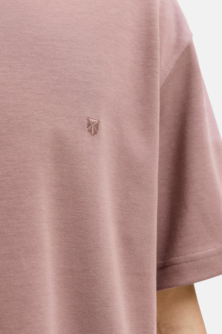 Roze korte mouw t-shirt van PREMIUM by JACK & JONES met subtiel geborduurd logo op borst, zachte katoen, close-up detail