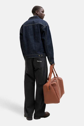 Pantalon noir de JACK & JONES JEANS INTELLIGENCE, avec une coupe décontractée et des poches arrière visibles.