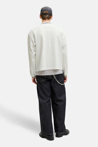 Pull blanc de ORIGINALS BY JACK & JONES, à manches longues et avec une subtile texture verticale.