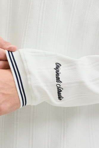 Sweat-shirt blanc de ORIGINALS BY JACK & JONES, avec un motif à rayures verticales et des bords côtelés rayés.