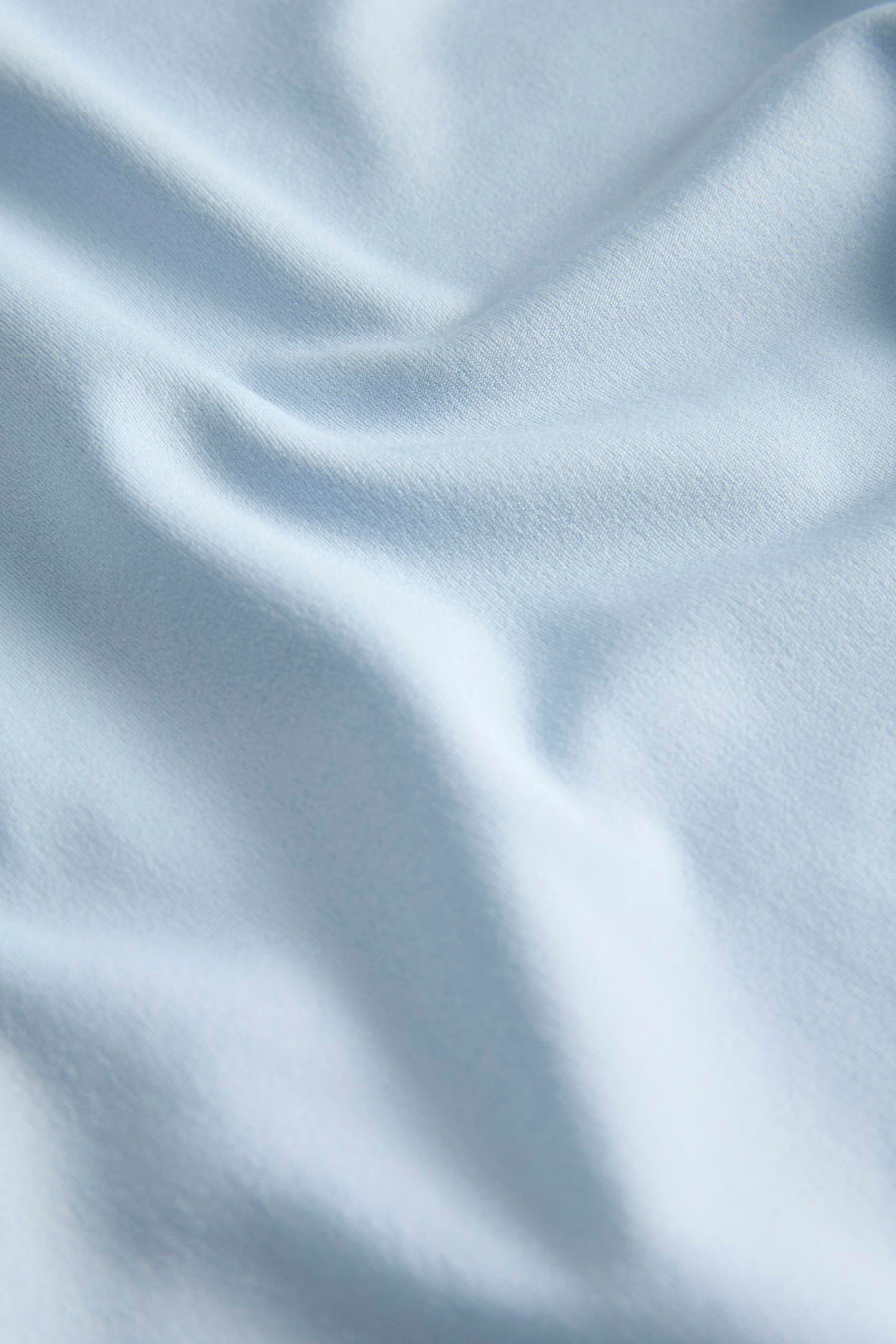 Haut bleu de JJXX, avec une texture douce et tissée et des drapés élégants.