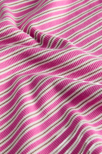 T-shirt à manches courtes rose de JJXX, avec un motif rayé et une texture froissée.