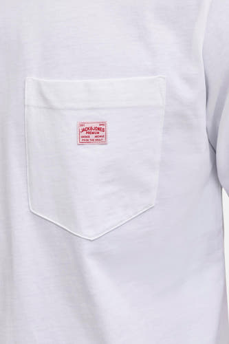 T-shirt blanc à manches courtes de PREMIUM BLUE by JACK & JONES, avec détail de poche poitrine et petit logo.