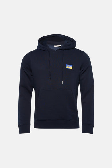 Sweat à capuche bleu de ORIGINALS BY JACK & JONES, avec poche poitrine et porté avec un jean et des baskets.