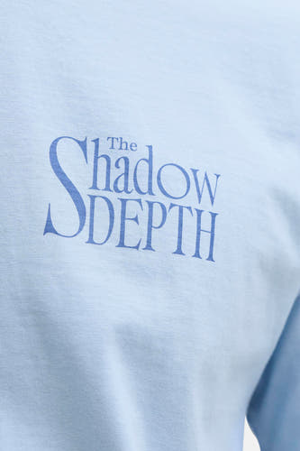 T-shirt bleu de ORIGINALS BY JACK & JONES, avec l'inscription 'The Shadow Depth'.