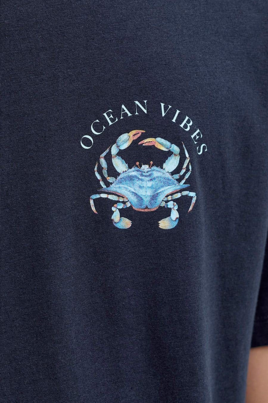 T-shirt bleu de ORIGINALS BY JACK & JONES, avec un imprimé graphique d'un crabe bleu et "Ocean Vibes".