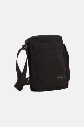Sac à bandoulière noir d'ACCESSORIES BY JACK & JONES avec bord supérieur matelassé et petit logo, photographié sous un angle.