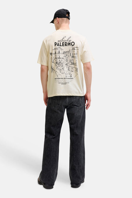 Ecru korte mouw T-shirt van ORIGINALS BY JACK & JONES, met zwart Palermo-stadssilhouet print op rug, model van achteren gezien