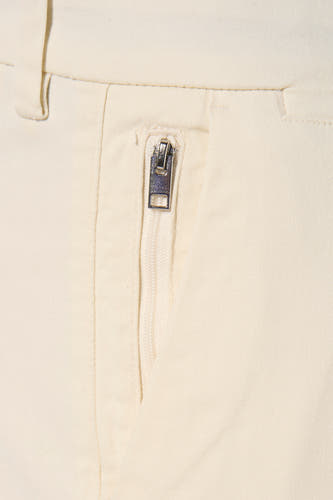 Chino écru de JACK & JONES JEANS INTELLIGENCE, avec fermeture à glissière et passants de ceinture.