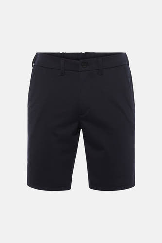 Short bleu de JACK & JONES JEANS INTELLIGENCE, porté avec un t-shirt blanc et des chaussures bleues avec des chaussettes blanches.