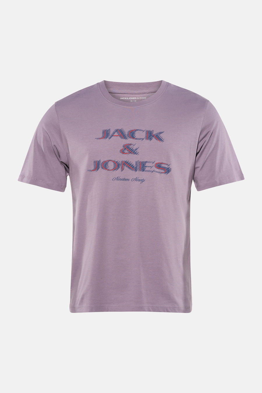 T-shirt à manches courtes violet de CORE by JACK & JONES, avec logo imprimé et porté avec un jean noir et des chaussures en daim.