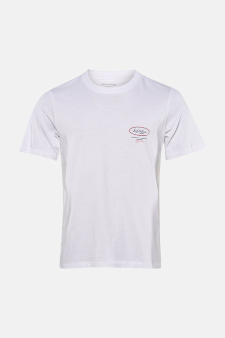 T-shirt blanc à manches courtes de ORIGINALS BY JACK & JONES, porté avec un jean foncé et des baskets blanches.