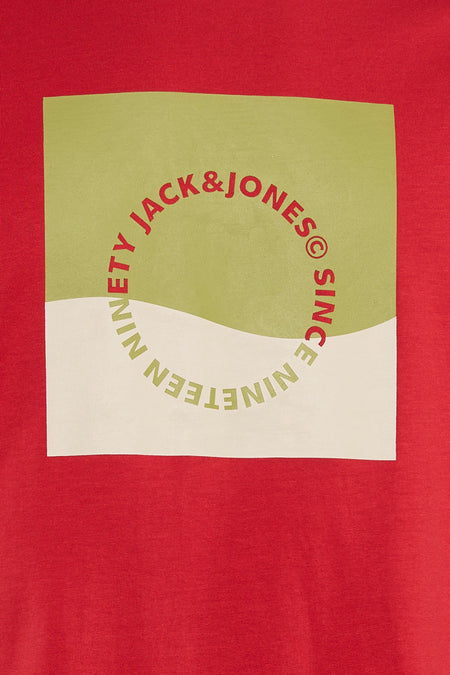 T-shirt rouge à manches courtes de ORIGINALS BY JACK & JONES, avec un logo carré en vert et beige.