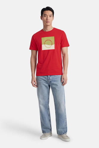 T-shirt rouge à manches courtes de ORIGINALS BY JACK & JONES, avec imprimé sur la poitrine, à combiner avec un jean et des baskets.