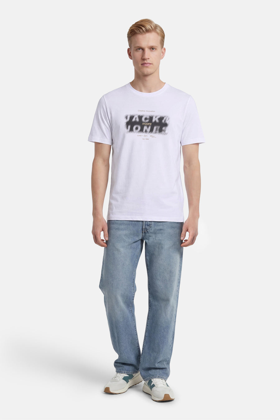 Wit T-shirt van CORE BY JACK & JONES met een vervaagde zwarte en grijze 'JACK & JONES core' print.