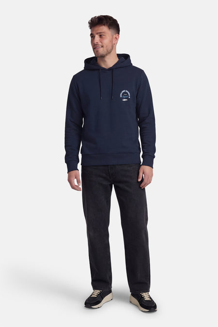 Blauwe sweater met kap van ORIGINALS BY JACK & JONES, met grafische print en gecombineerd met jeans en sneakers.