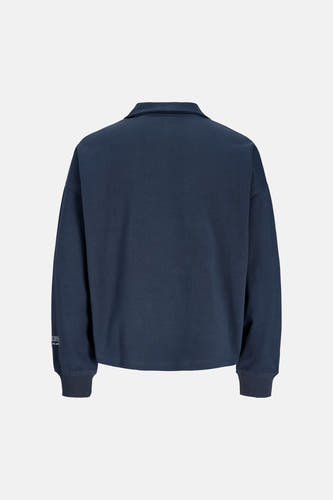 Pull bleu marine à col montant de ORIGINALS BY JACK & JONES, vue arrière avec poignets, ourlet côtelés et petit texte blanc sur la manche.