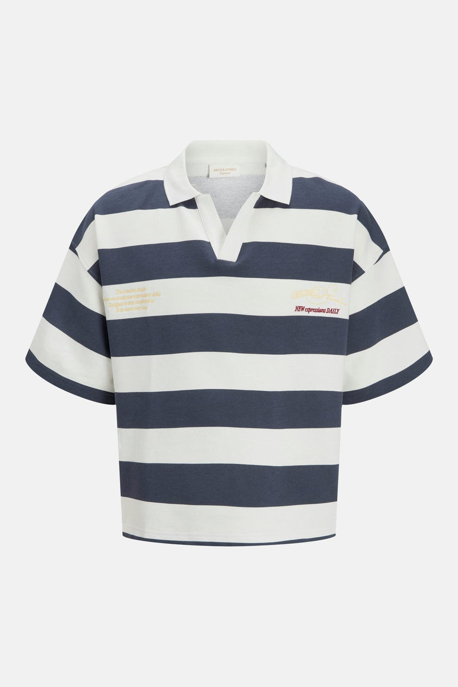 Pull rayé ORIGINALS BY JACK & JONES avec col polo, col en V et manches courtes en blanc et bleu marine, avec imprimés texte sur la poitrine.