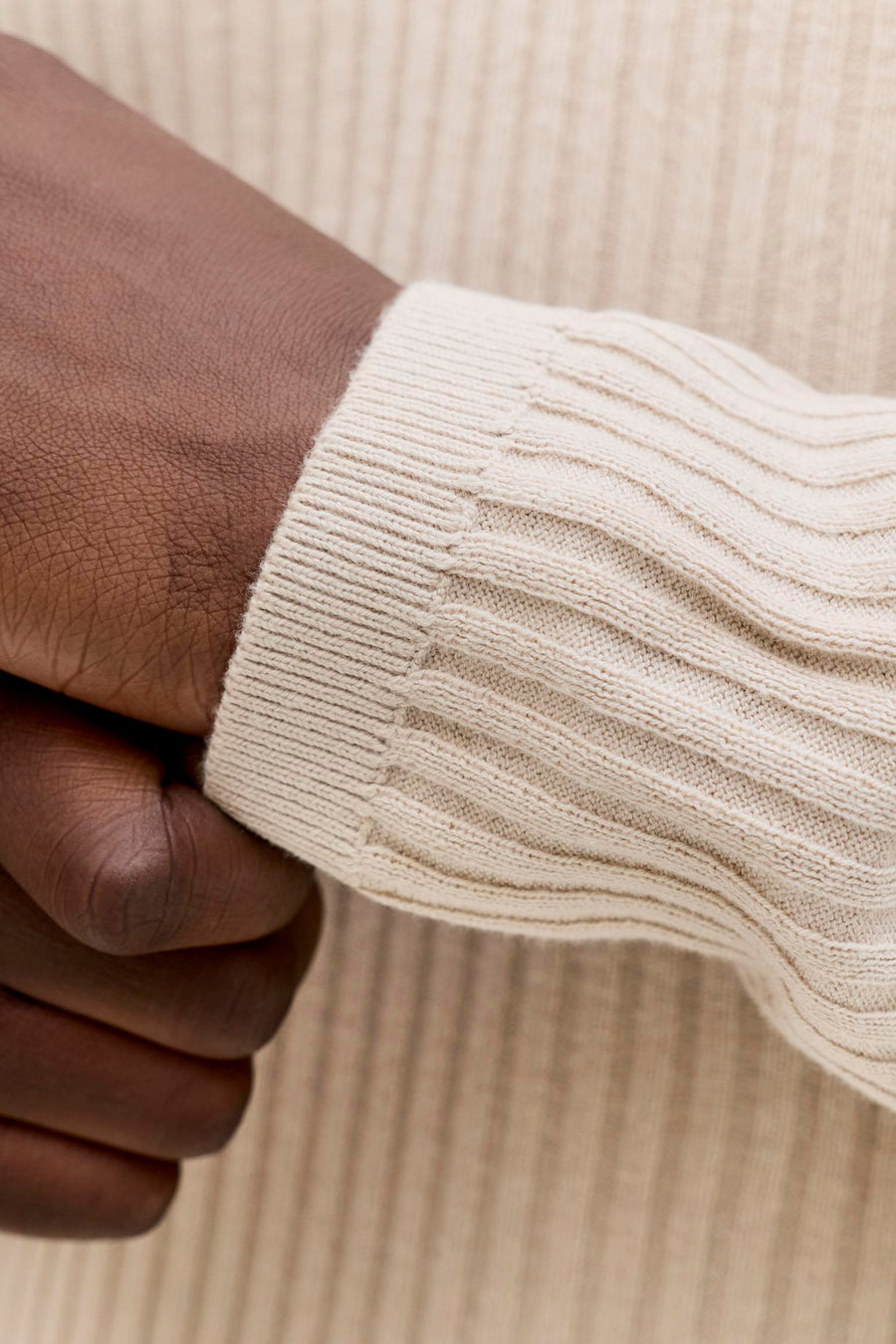 Pull beige à col rond de PREMIUM by JACK & JONES, avec manche et poignet côtelés.