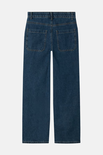 Jean délavé bleu marine large de LMTD, avec des poches arrière et une texture denim classique.