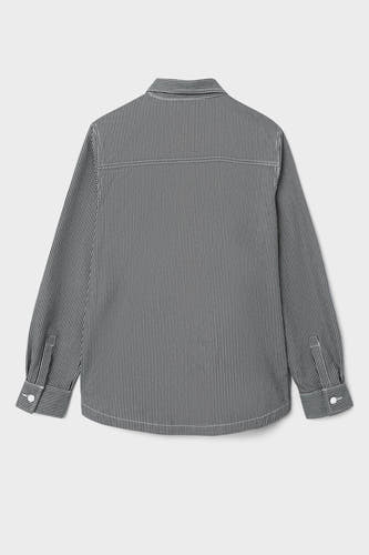 Chemise rayée gris clair et gris foncé avec longues manches de LMTD, à colletage et fermeture à boutons.
