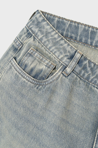 Close-up van een blauwe spijkerbroek.