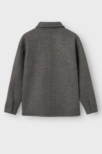 Grijs hemd met lange mouwen van LMTD, gezien van achteren, met kraag en manchetten met knopen.