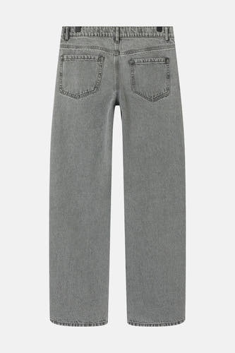 Jean en denim gris clair large de LMTD, avec des poches arrière et une texture subtile stonewash.